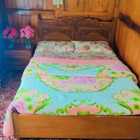 Houseboat Young Wild Rose Srīnagar المظهر الخارجي الصورة