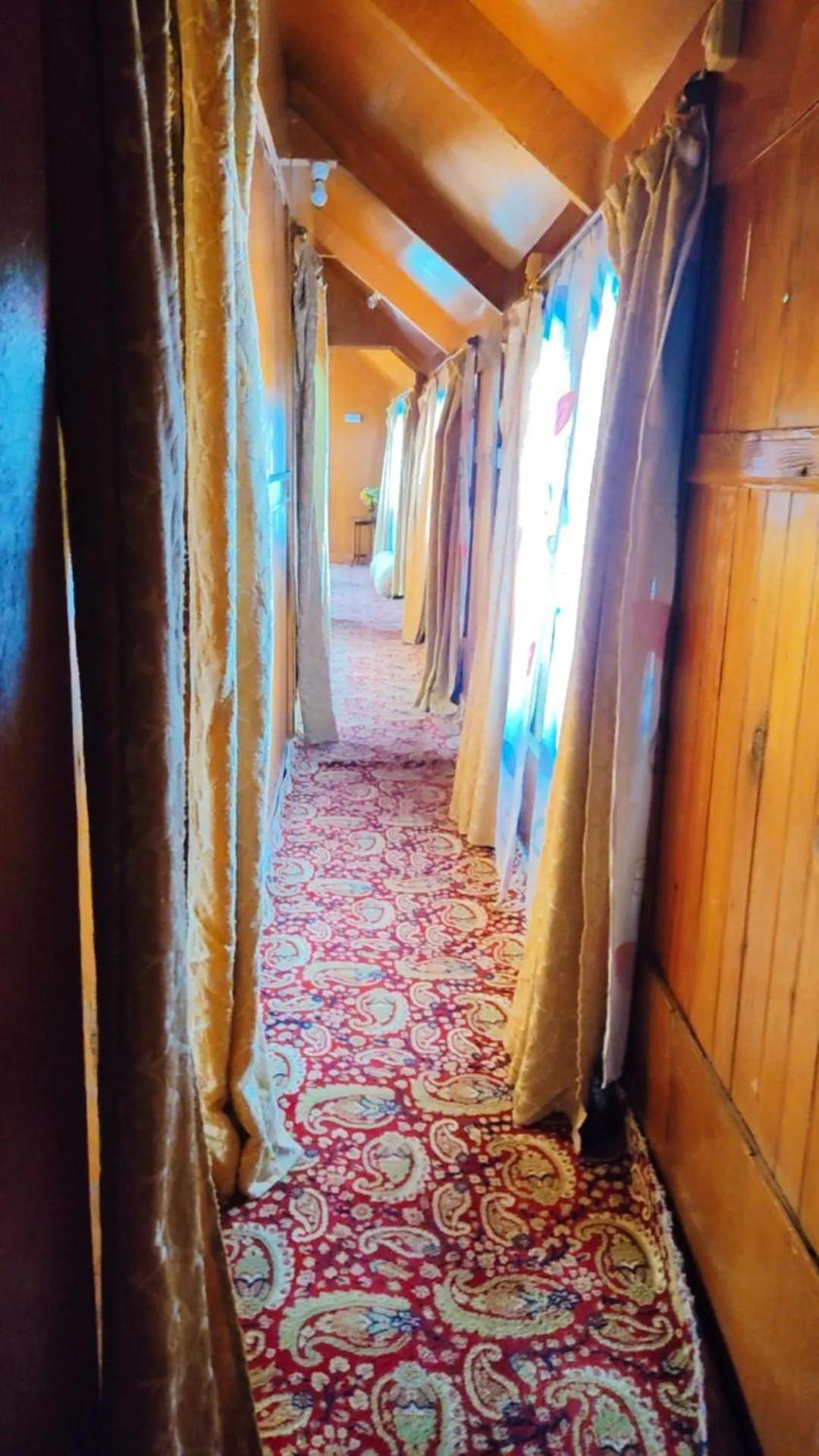 Houseboat Young Wild Rose Srīnagar المظهر الخارجي الصورة