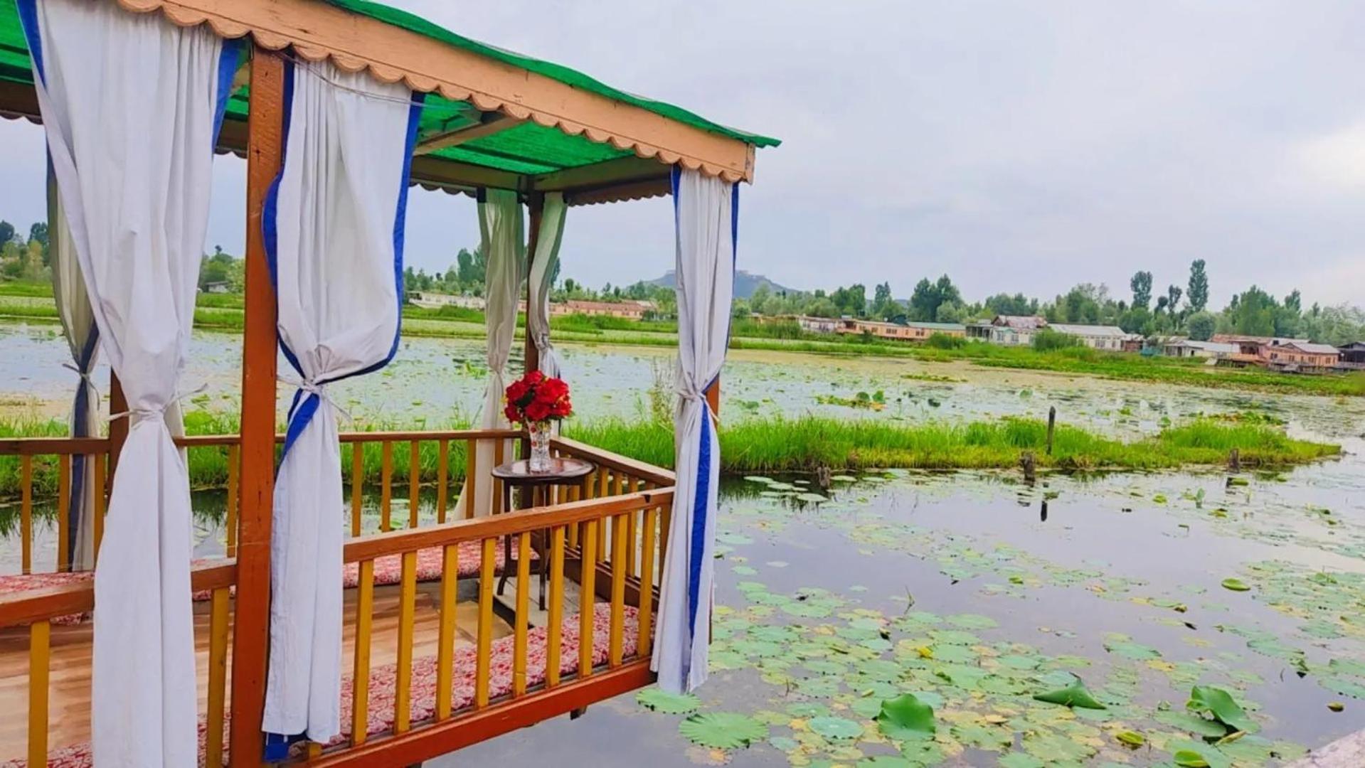 Houseboat Young Wild Rose Srīnagar المظهر الخارجي الصورة