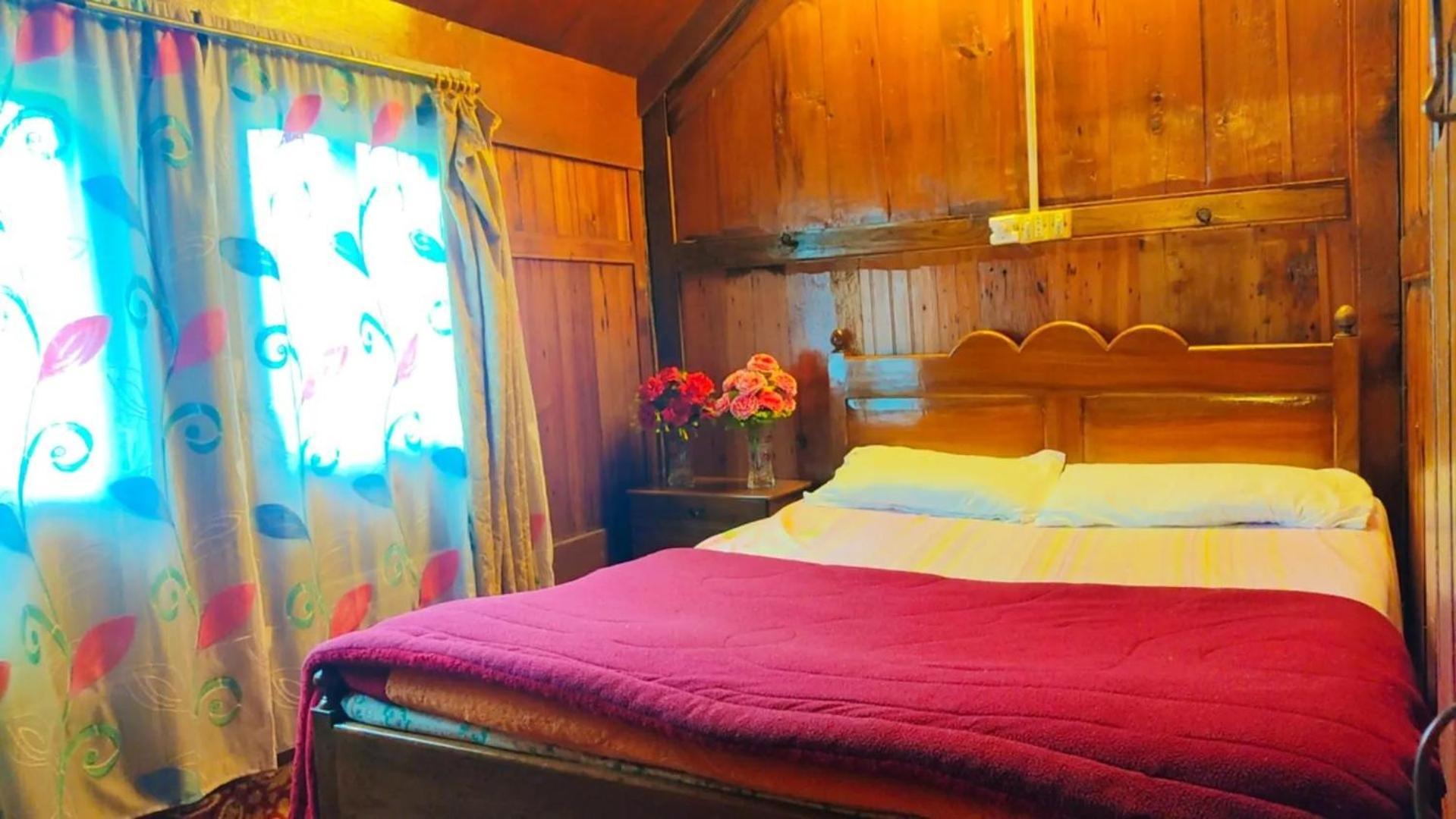 Houseboat Young Wild Rose Srīnagar المظهر الخارجي الصورة
