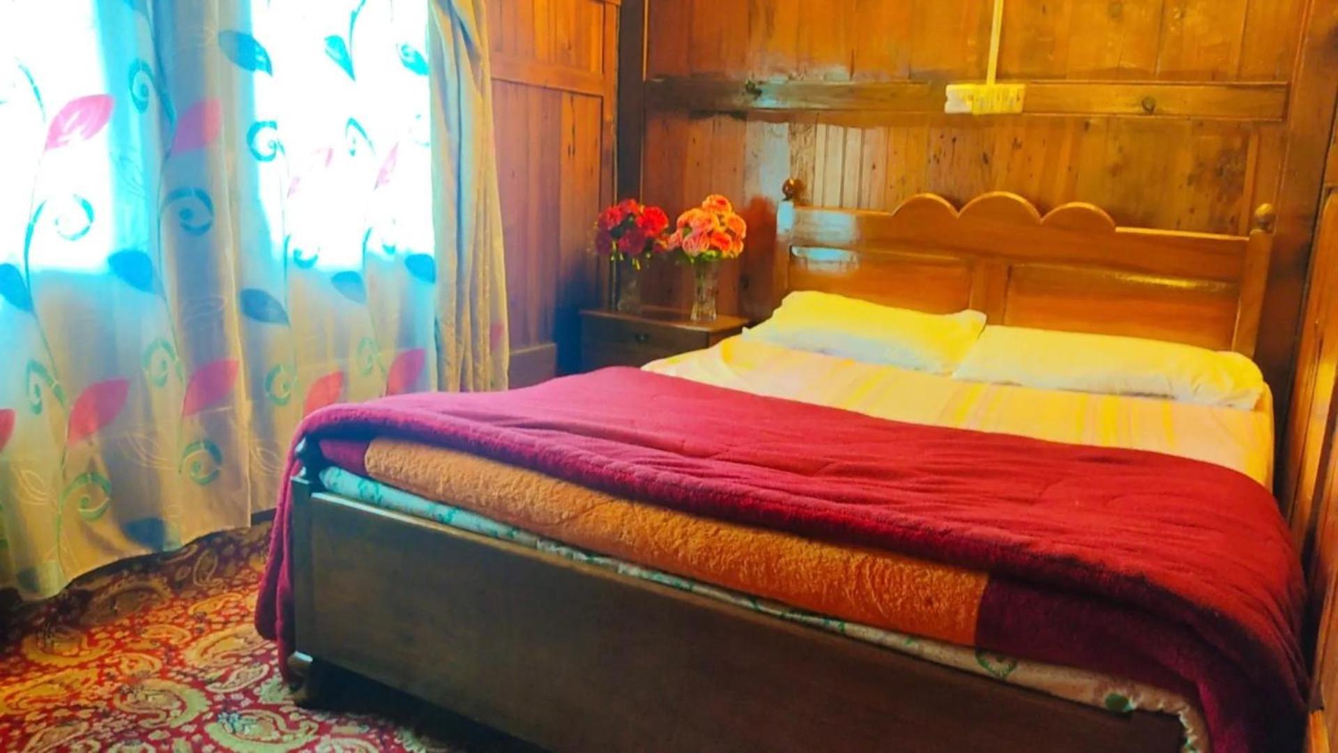 Houseboat Young Wild Rose Srīnagar المظهر الخارجي الصورة