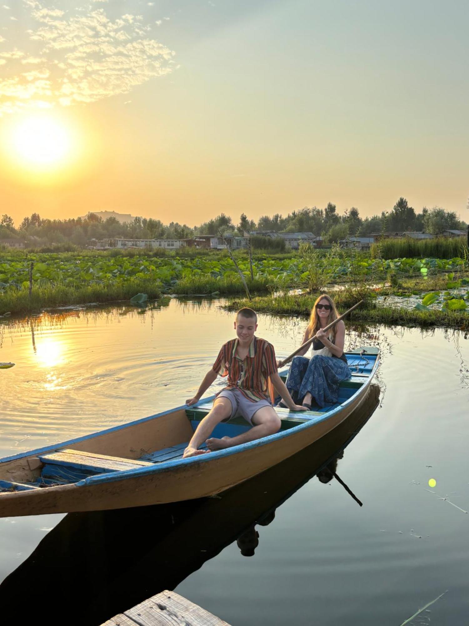 Houseboat Young Wild Rose Srīnagar المظهر الخارجي الصورة